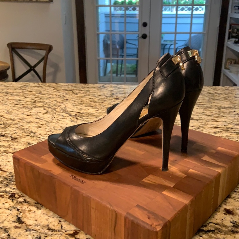 Michael Kors size 7 heels- black leather